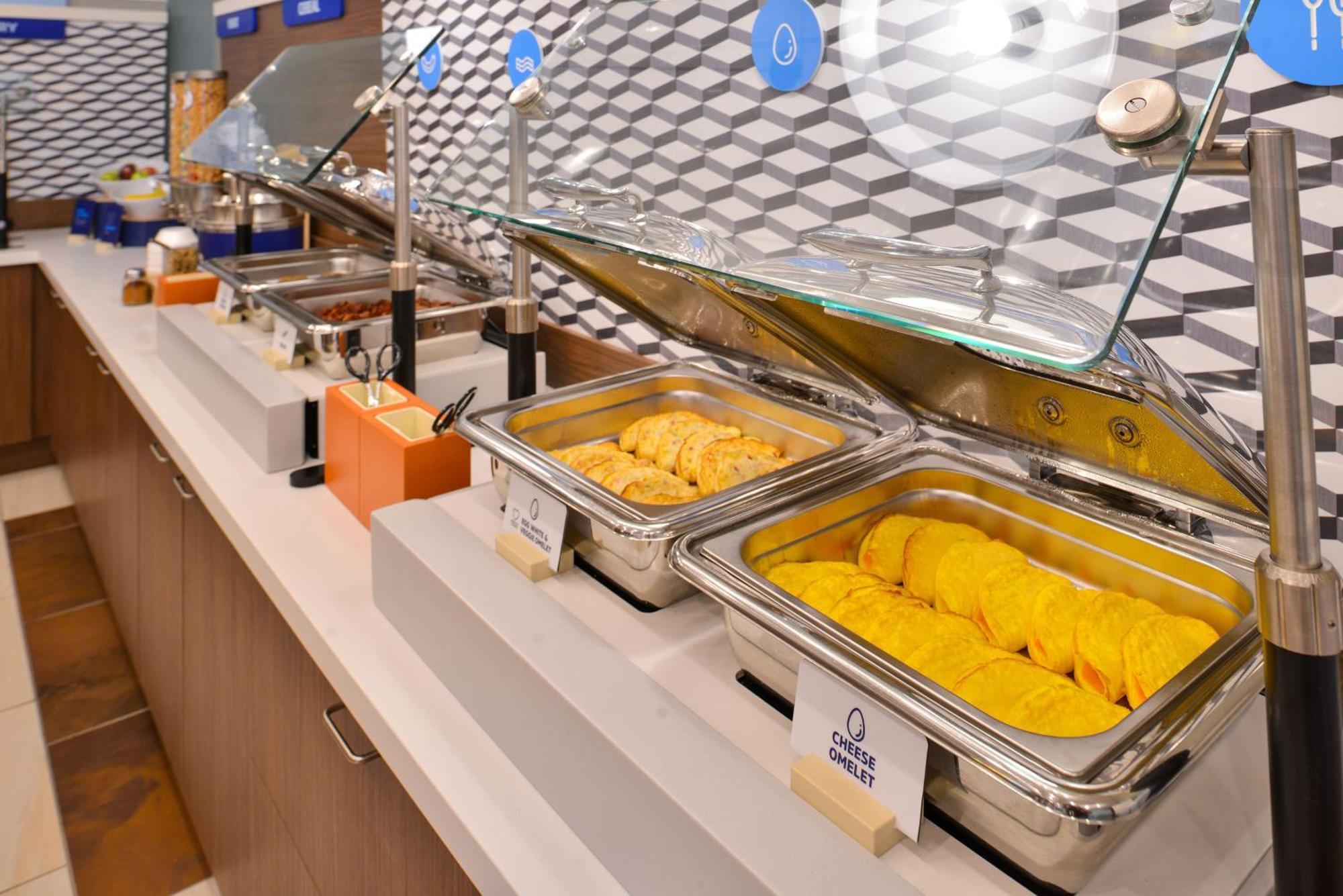 Holiday Inn Express Hotel & Suites Orlando East-Ucf Area By Ihg Alafaya Bagian luar foto