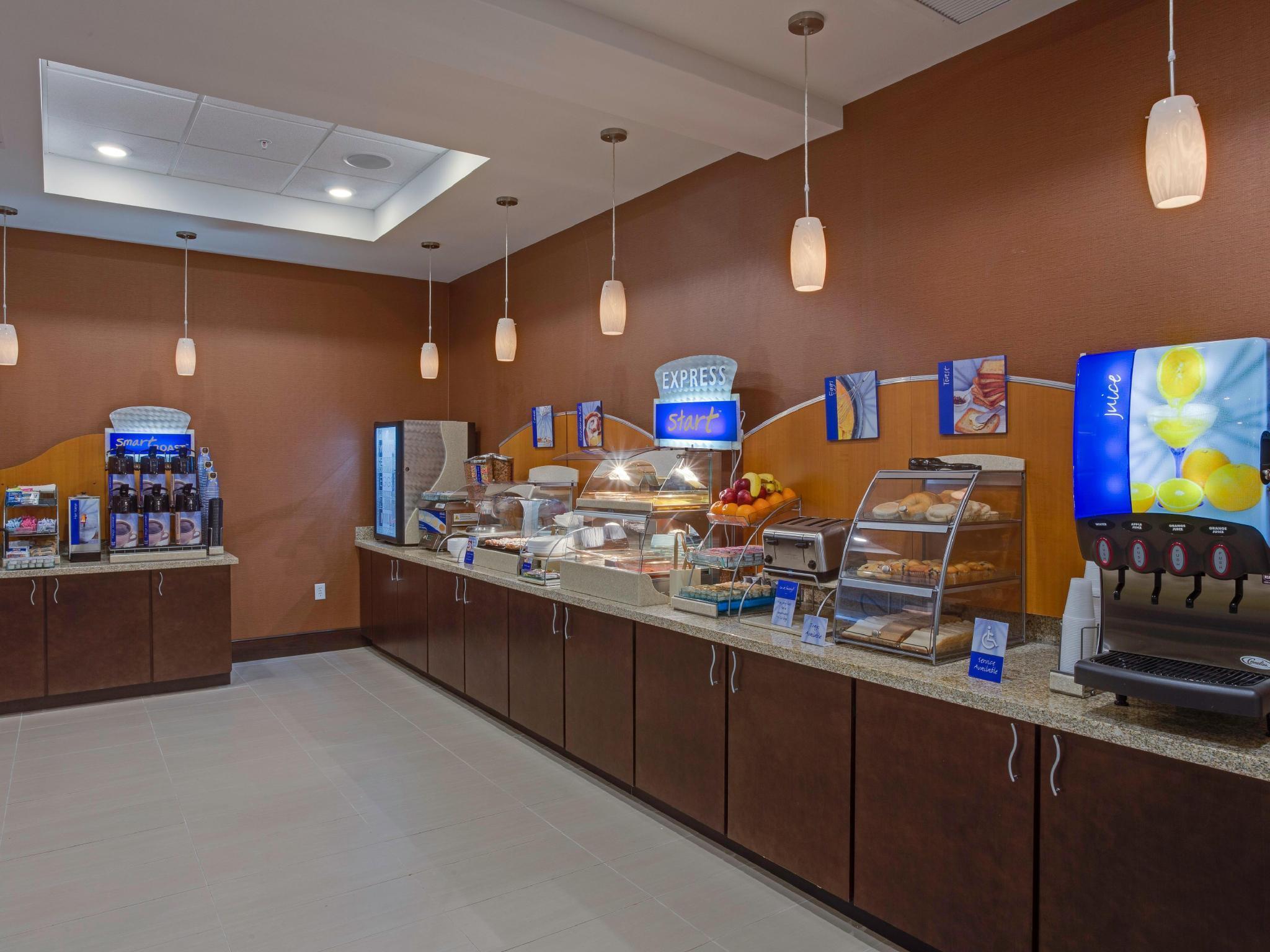Holiday Inn Express Hotel & Suites Orlando East-Ucf Area By Ihg Alafaya Bagian luar foto